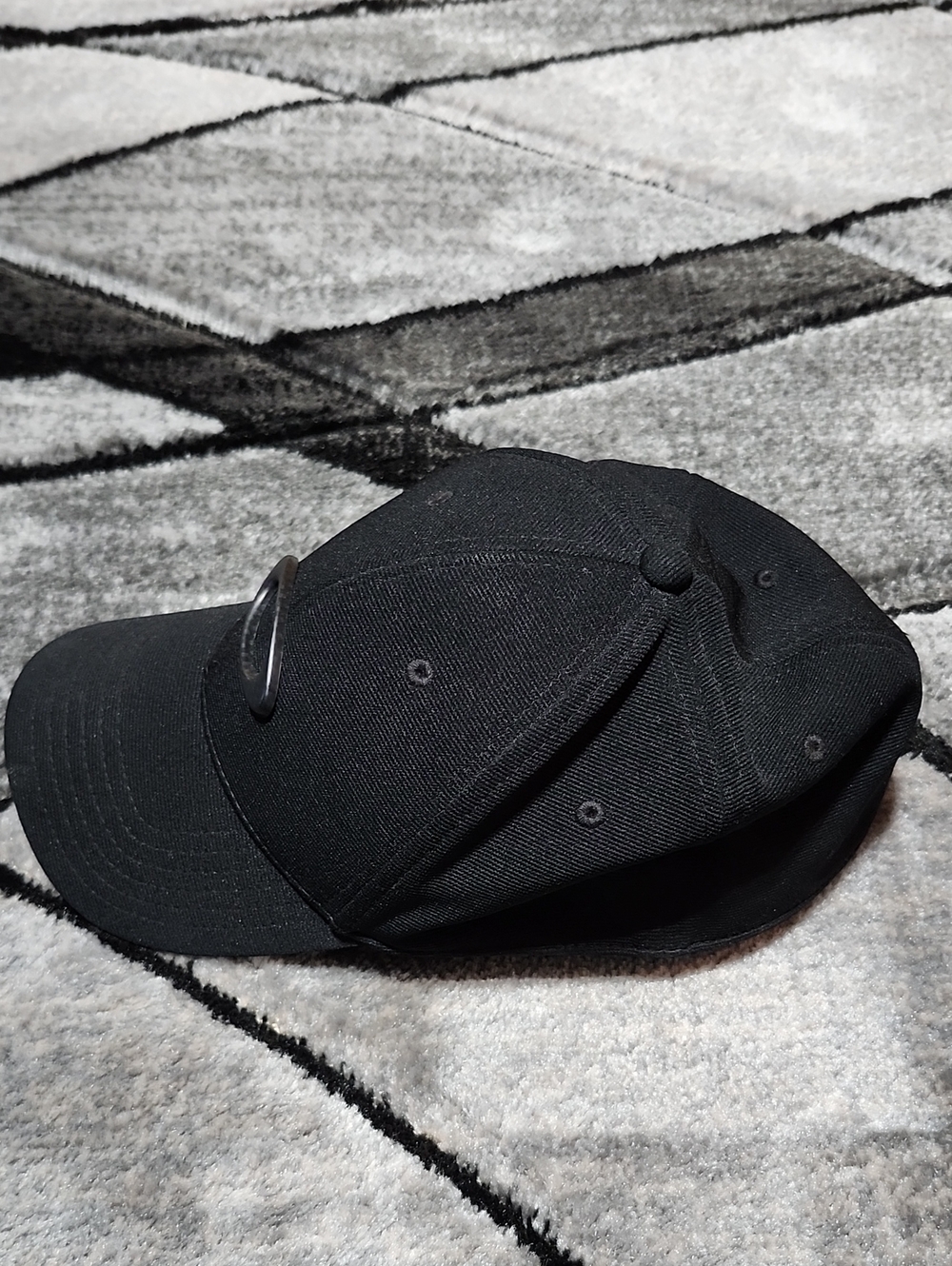 OAKLEY TINCAN BLACK-ON-BLACK CARBON FIBER ELLIPSE LOGO FLEX FITTED CAP HAT - Picture 4 of 13